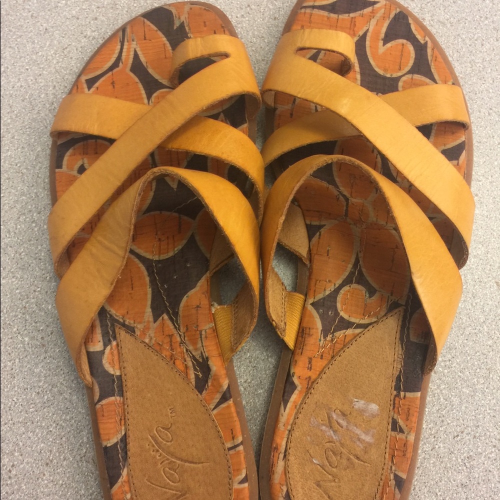 Toe hugging sandal    Mustard color